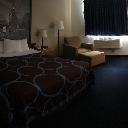 Super 8 By Wyndham Montgomery Maybrook Esterno foto