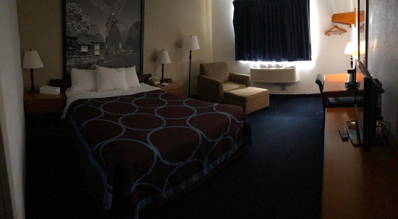 Super 8 By Wyndham Montgomery Maybrook Esterno foto